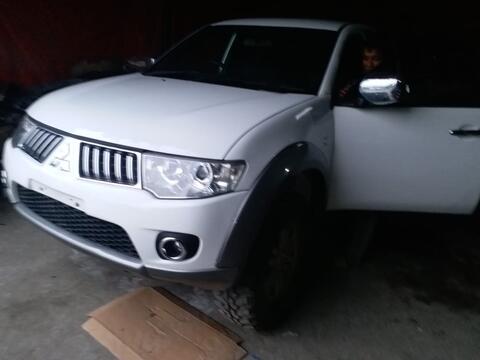 Mitsubishi Strada Triton Diesel Double Cabin 4x4 Th 2012 Second Nego
