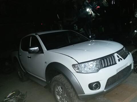 Mitsubishi Strada Triton Diesel Double Cabin 4x4 Th 2012 Second Nego