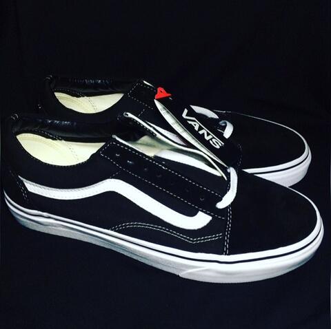 Terjual Vans Oldskool Black/White 100%ORIGINAL BNIB  KASKUS