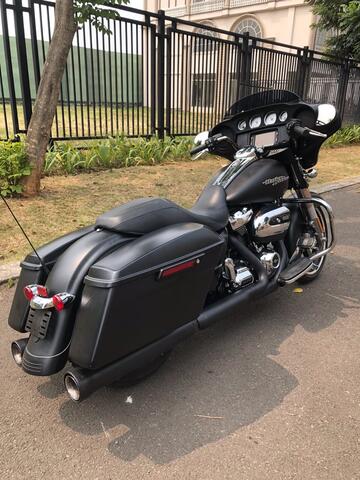 Terjual harley street glide special 107 
