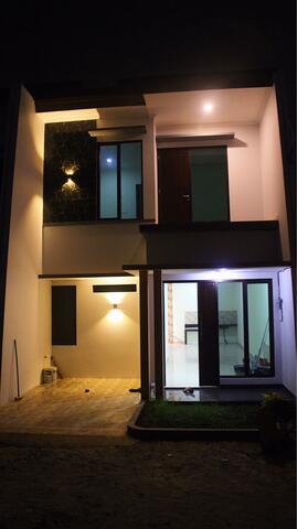 Dijual Rumah Siap Huni Baru Daerah Cipayung, Jakarta Timur siap SHM