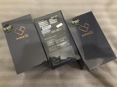 Asus Zenfone 5Z ZS620KL RAM 6/128 Segel Resmi TAM / Synnex Metrodata