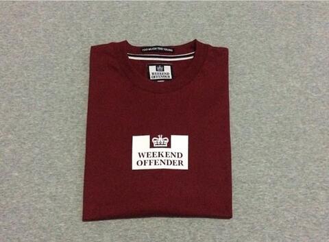 Kaos Weekend Offender Frampton Maroon Size M dan L
