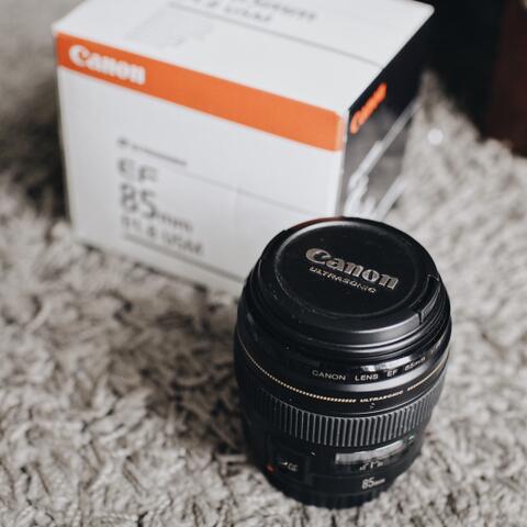 terjual dijual lensa canon ef 85mm f1 8 usm bekas good conditions