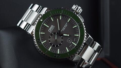 ORIS AQUIS DIVER SMALL SECOND AUTOMATIC GREEN CERAMIC BEZEL 46MM