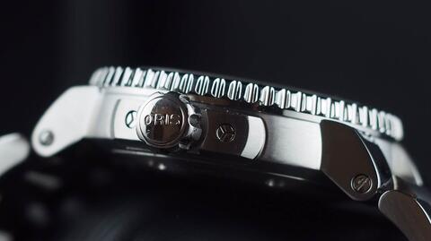 ORIS AQUIS DIVER SMALL SECOND AUTOMATIC GREEN CERAMIC BEZEL 46MM