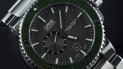 ORIS AQUIS DIVER SMALL SECOND AUTOMATIC GREEN CERAMIC BEZEL 46MM