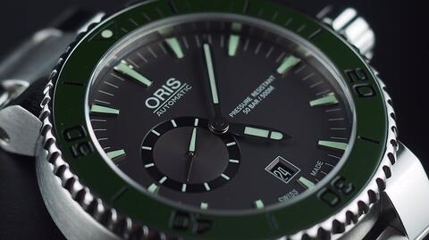 ORIS AQUIS DIVER SMALL SECOND AUTOMATIC GREEN CERAMIC BEZEL 46MM