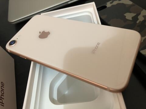 iPhone 8 Gold 64gb. Mulusss. Lengkap Fullset Original. Garansi Resmi.