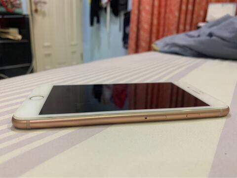WTS Iphone 8plus 64gb rosegold full set minus bagian bawah