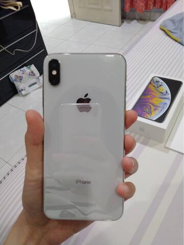 WTS IPHONE XS MAX 64gb silver garansi internasional