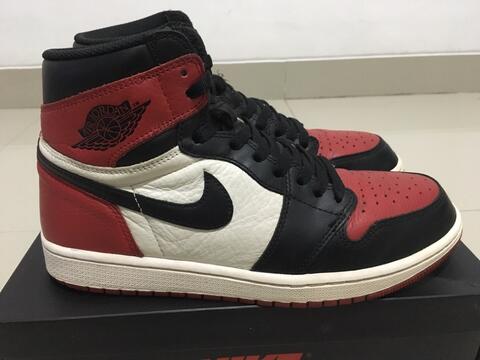 Terjual AIR JORDAN 1 OG BRED TOE SIZE 9 