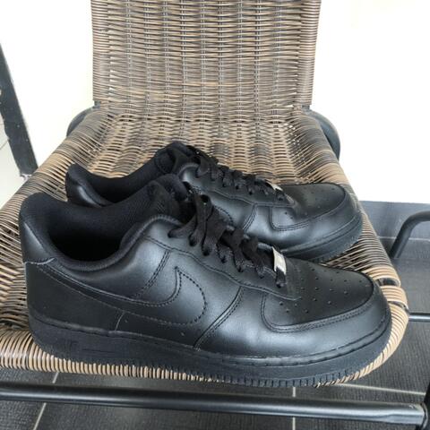 nike air force size 7 black