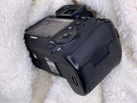 CANON EOS 5D mark III SC 27rb body only