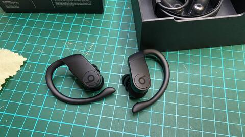 powerbeats pro black like new wireless earphone airpods