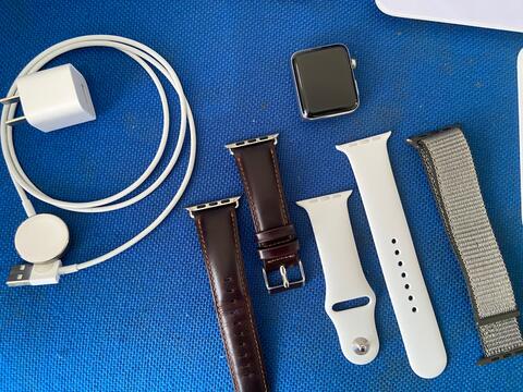 Apple watch seri 3 GPS + seluler tombol merah mulus