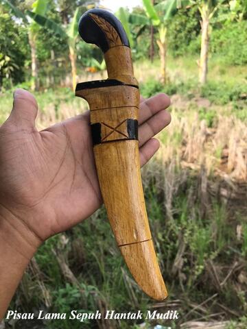 Pisau Sepuh Asli Dayak