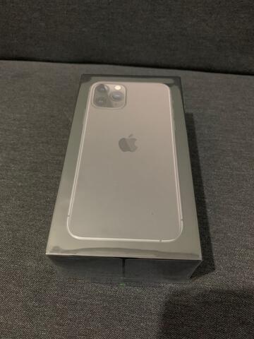iPhone 11 Pro 256Gb Space Grey. BNIB Greenpeel. Garansi Resmi iBox.