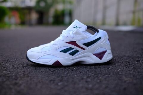 Terjual sepatu reebok aztrek 96 white 