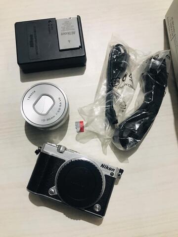 Nikon 1 J5 kit 10-30mm Mirrorless Second