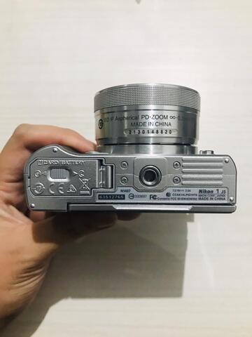 Nikon 1 J5 kit 10-30mm Mirrorless Second