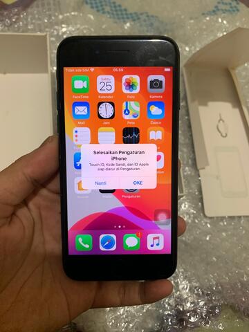iphone 7 32gb hitam. minus fingerprint jual murah. (TANGERANG)