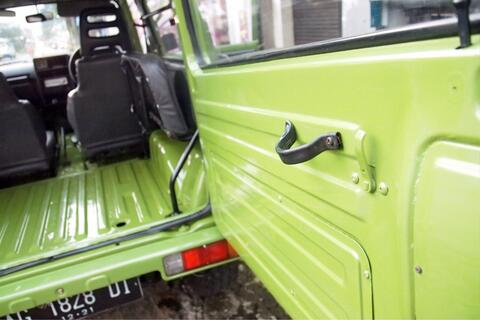 Katana Istimewa Satu Tangan