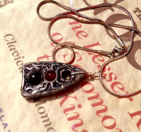 Kalung OUIJA PLANCHETTE GothSpider Gemstone