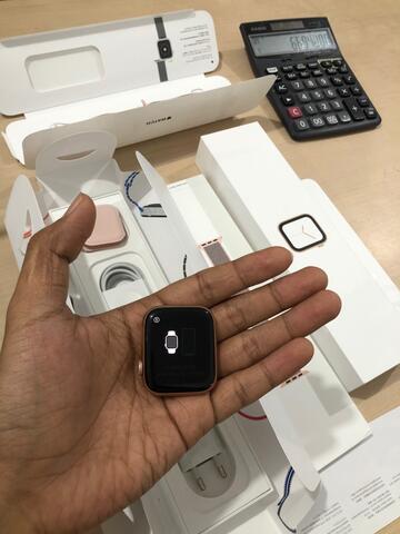 Iwatch Applewatch Apple Watch series 4 44mm Gold Sportloop IBOX Mulus Murah Mantap