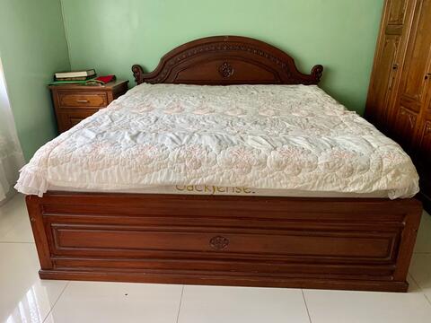 Tempat Tidur Kayu Jati Solid Asli