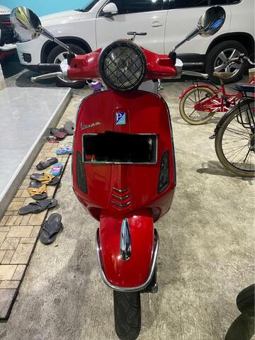 vespa piaggio primavera red