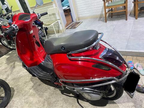 vespa piaggio primavera red