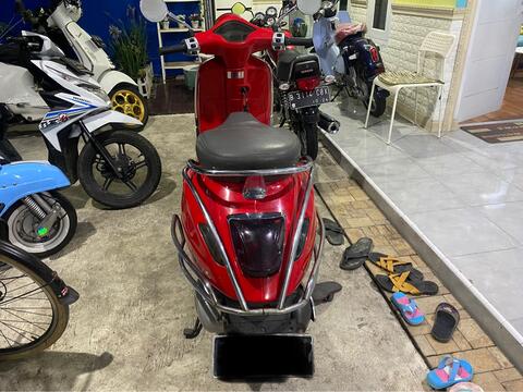 vespa piaggio primavera red