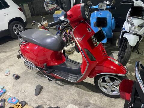 vespa piaggio primavera red