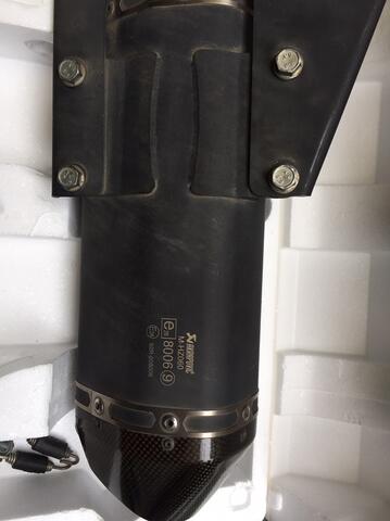 knalpot Akrapovic Original Carbon Head untuk Vespa Sprint Primavera