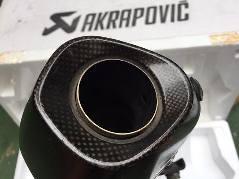knalpot Akrapovic Original Carbon Head untuk Vespa Sprint Primavera