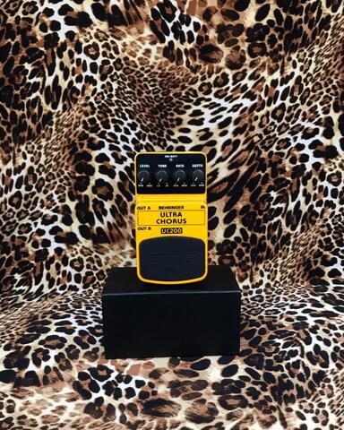Behringer UC 200 Ultra Chorus Pedal