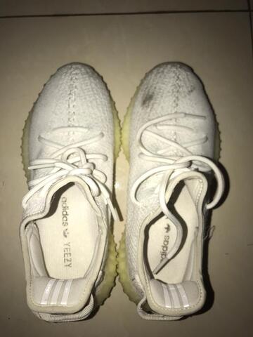 DIJUAL SEPATU YEEZY