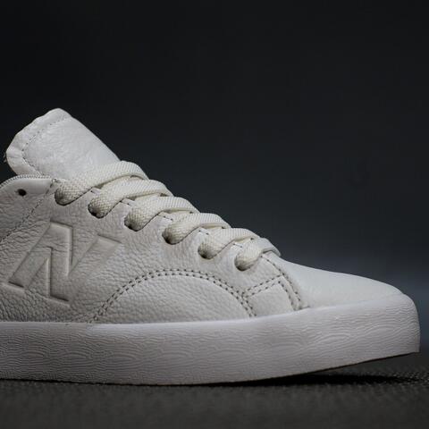 sepatu sneakers new balance AM210PWW 