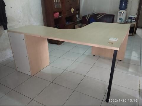meja kantor letter L merk vinoti staf manager murah aja