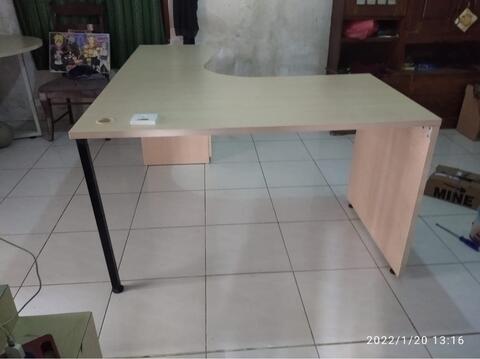 meja kantor letter L merk vinoti staf manager murah aja