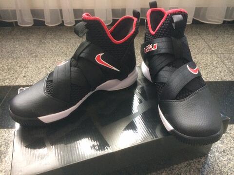 Authentic sepatu basket NIKE Lebron Soldier XII size 10 US or 44 EU Brand New in Box