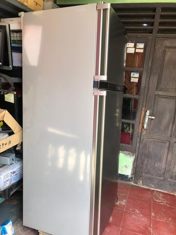 lemari es kulkas 2 pintu merk sharp model sj-p851nlv-hs