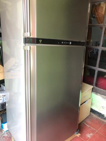 lemari es kulkas 2 pintu merk sharp model sj-p851nlv-hs