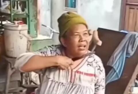 emak-emak-ditagih-hutang-bukannya-bayar-malah-ancam-akan-gorok-leher-sendiri