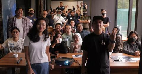 serunya-acara-rapat-hansip-bongkar-modus-jahat-lewat-google