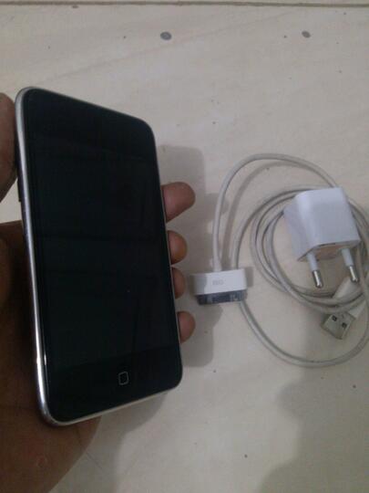 Ipod touch 2th 8gb batangan (nego wajar)