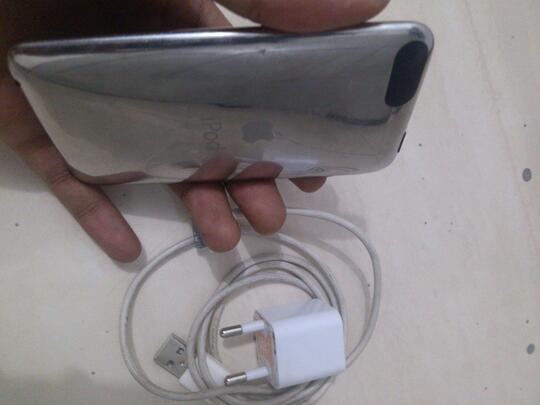 Ipod touch 2th 8gb batangan (nego wajar)