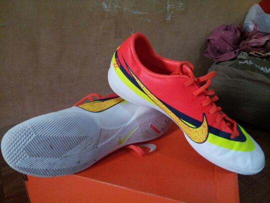 Terjual sepatu futsal nike mercurial 