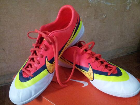 Terjual sepatu futsal nike mercurial 